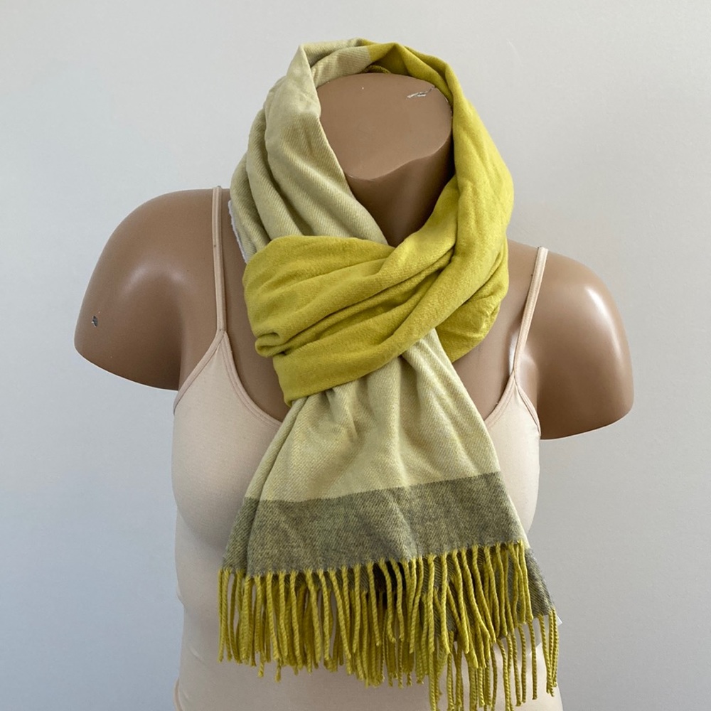 GAP scarf